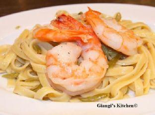 Poached Prawns with Fettuccine and French String Beans